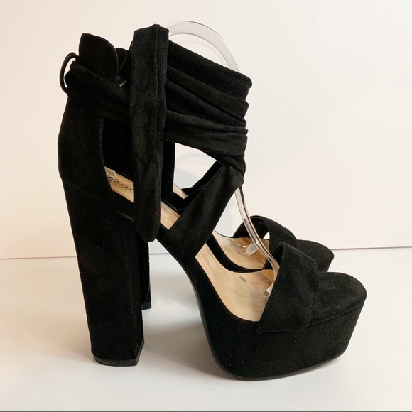 Nasty Gal Chunky Heel Velvet Finish Tie Up Shoe Size 9 Black - Picture 2 of 12